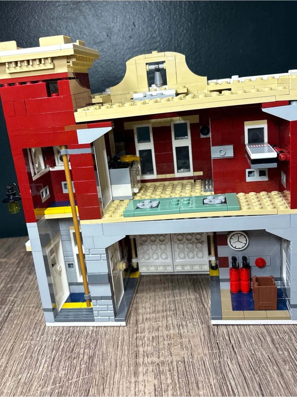 LEGO CREATOR: Winter Village Fire Station (10263) 85% Complete